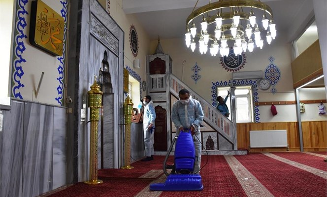 CAMİLER RAMAZAN AYINDA DA GÜL KOKUYOR