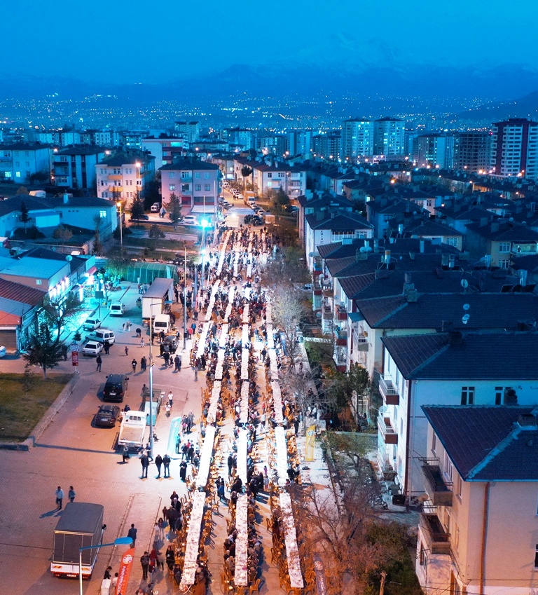 DÖRT BİN KİŞİLİK İFTAR