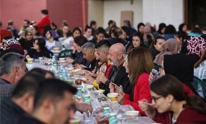 KOCASİNAN'DA GENÇLERLE İFTAR SOFRALARI