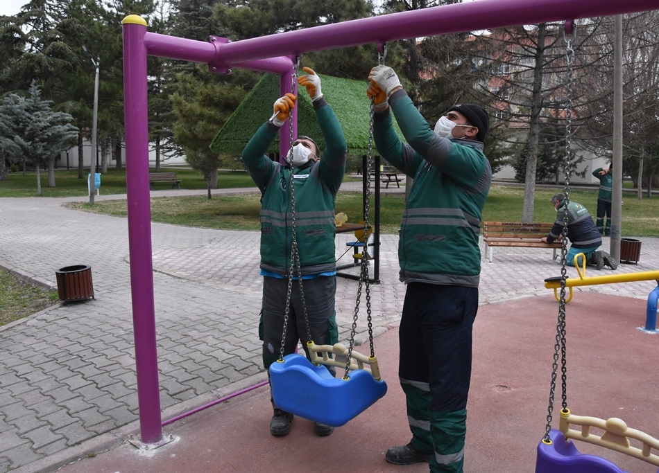 PARKLAR BAHÇELER YENİLENİYOR