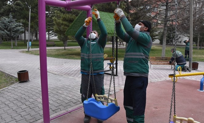 PARKLAR BAHÇELER YENİLENİYOR