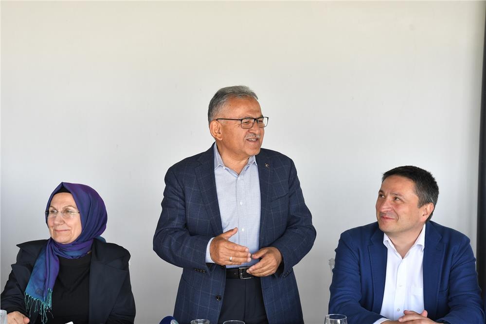 UZMAN HEKİMLER KORAMAZ VADİSİNDE