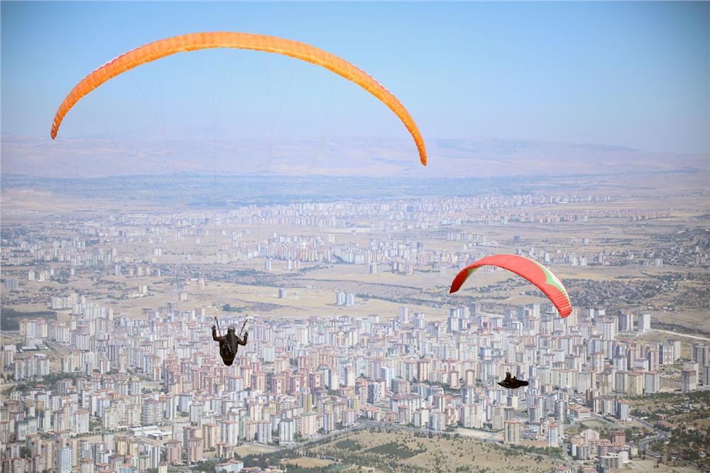 YAMAÇ PARAŞÜTÜ ŞAMPİYONASI BAŞLIYOR