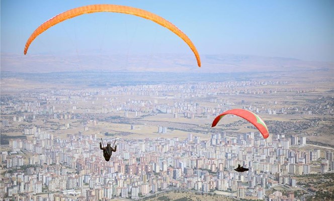 YAMAÇ PARAŞÜTÜ ŞAMPİYONASI BAŞLIYOR